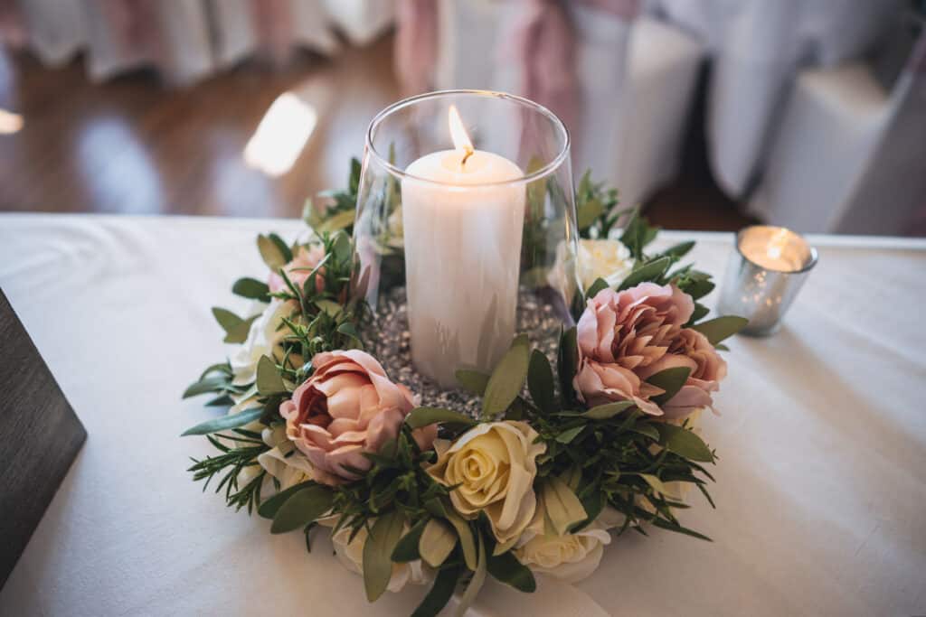 Wedding table decoration with candle and flowers